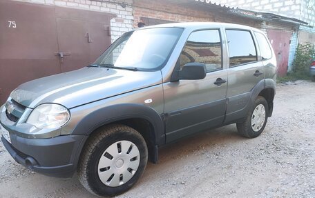 Chevrolet Niva I рестайлинг, 2011 год, 310 000 рублей, 3 фотография