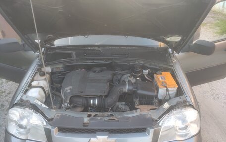 Chevrolet Niva I рестайлинг, 2011 год, 310 000 рублей, 23 фотография