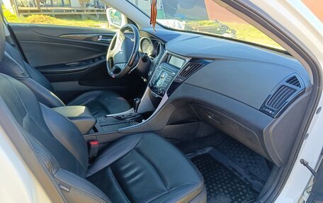Hyundai Sonata VI, 2012 год, 990 000 рублей, 6 фотография