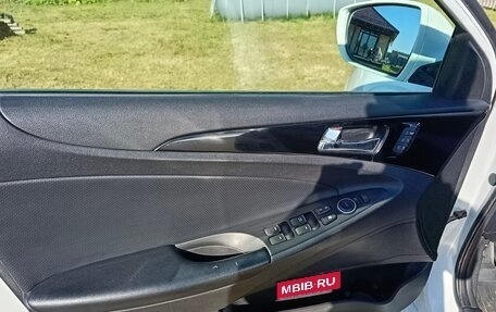 Hyundai Sonata VI, 2012 год, 990 000 рублей, 9 фотография