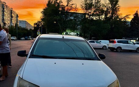 Renault Logan II, 2016 год, 300 000 рублей, 2 фотография