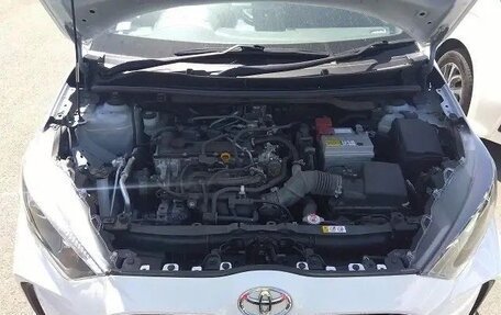 Toyota Prius IV XW50, 2017 год, 1 700 000 рублей, 2 фотография