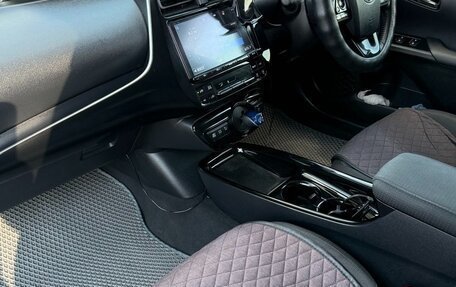 Toyota Prius IV XW50, 2017 год, 1 700 000 рублей, 10 фотография