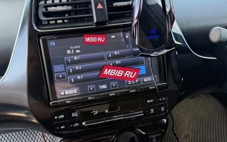 Toyota Prius IV XW50, 2017 год, 1 700 000 рублей, 9 фотография