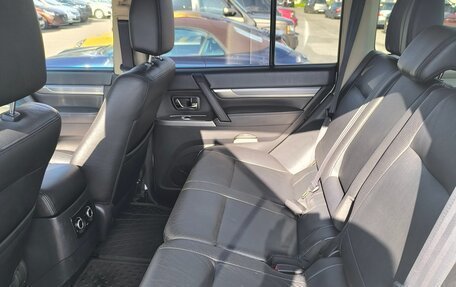 Mitsubishi Pajero IV, 2013 год, 2 150 000 рублей, 3 фотография