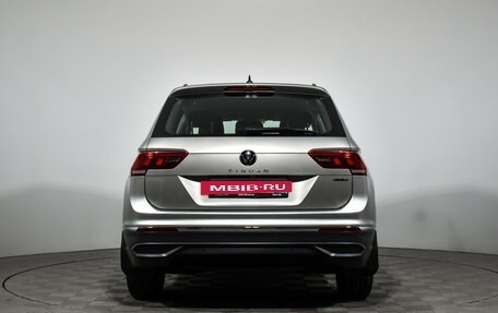 Volkswagen Tiguan II, 2021 год, 2 235 000 рублей, 7 фотография