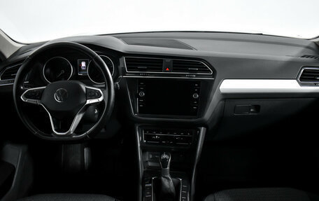 Volkswagen Tiguan II, 2021 год, 2 235 000 рублей, 15 фотография