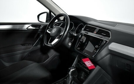 Volkswagen Tiguan II, 2021 год, 2 235 000 рублей, 14 фотография