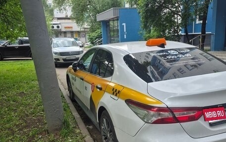 Toyota Camry, 2021 год, 1 700 000 рублей, 3 фотография