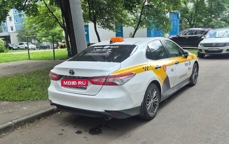 Toyota Camry, 2021 год, 1 700 000 рублей, 2 фотография