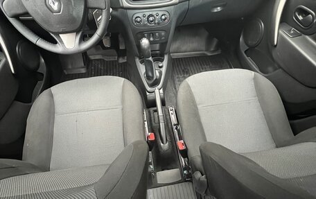 Renault Logan II, 2015 год, 700 000 рублей, 11 фотография
