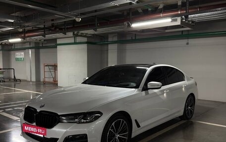 BMW 5 серия, 2022 год, 5 330 000 рублей, 2 фотография