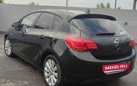 Opel Astra J, 2011 год, 605 000 рублей, 2 фотография