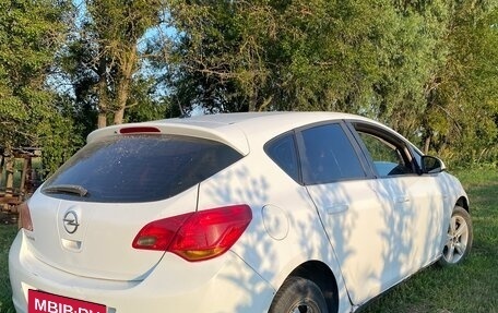 Opel Astra J, 2011 год, 380 000 рублей, 2 фотография