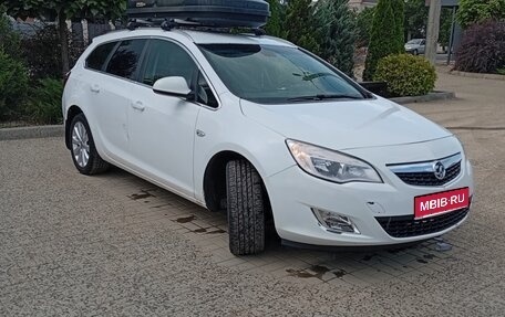 Opel Astra J, 2011 год, 680 000 рублей, 1 фотография