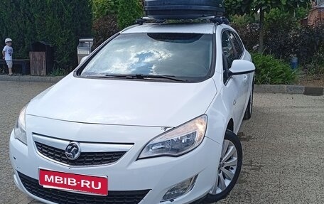 Opel Astra J, 2011 год, 680 000 рублей, 3 фотография