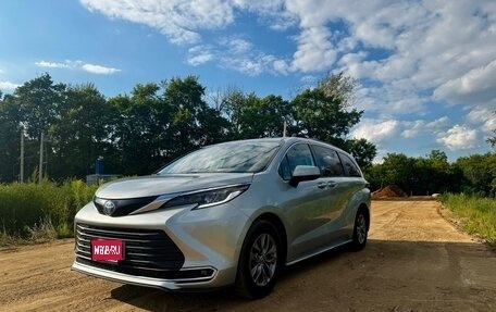 Toyota Sienna, 2021 год, 4 500 000 рублей, 1 фотография