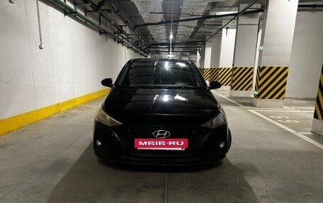Hyundai Solaris II рестайлинг, 2021 год, 1 075 000 рублей, 2 фотография