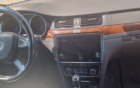 Skoda Superb III рестайлинг, 2013 год, 1 080 000 рублей, 3 фотография