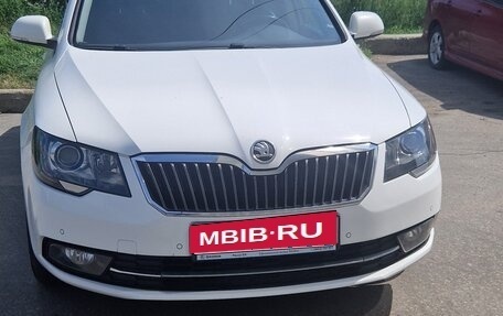 Skoda Superb III рестайлинг, 2013 год, 1 080 000 рублей, 2 фотография