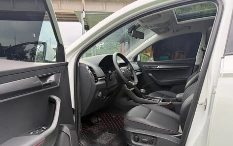 Skoda Karoq I, 2023 год, 2 250 000 рублей, 8 фотография
