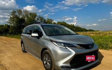 Toyota Sienna, 2021 год, 4 500 000 рублей, 3 фотография