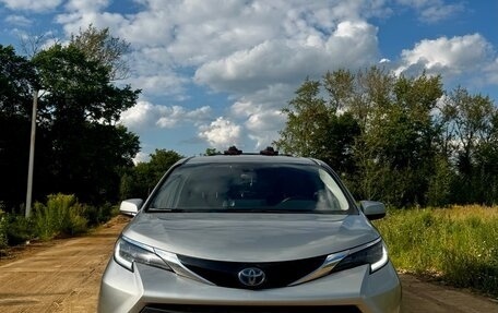 Toyota Sienna, 2021 год, 4 500 000 рублей, 2 фотография