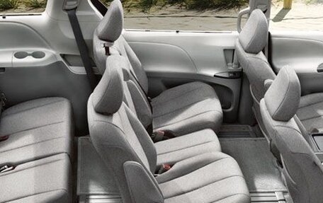 Toyota Sienna, 2021 год, 4 500 000 рублей, 10 фотография