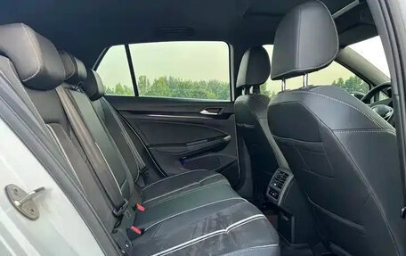 Volkswagen Golf VIII, 2023 год, 1 550 001 рублей, 15 фотография