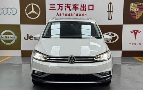 Volkswagen Touran III, 2022 год, 1 560 000 рублей, 2 фотография