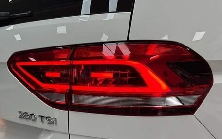 Volkswagen Touran III, 2022 год, 1 560 000 рублей, 8 фотография