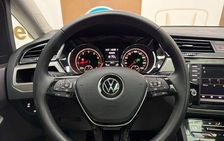 Volkswagen Touran III, 2022 год, 1 560 000 рублей, 10 фотография