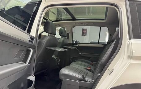 Volkswagen Touran III, 2022 год, 1 560 000 рублей, 16 фотография