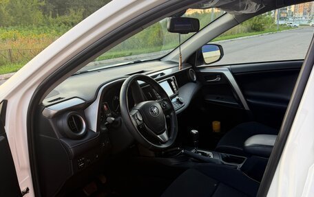 Toyota RAV4, 2017 год, 2 850 000 рублей, 6 фотография