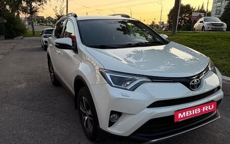 Toyota RAV4, 2017 год, 2 850 000 рублей, 3 фотография