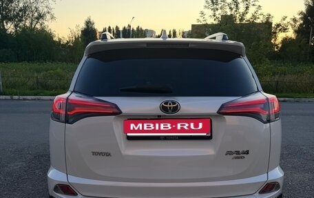 Toyota RAV4, 2017 год, 2 850 000 рублей, 5 фотография
