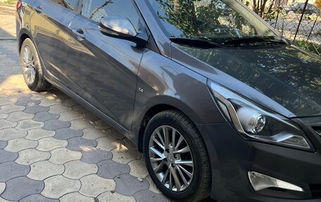 Hyundai Solaris II рестайлинг, 2015 год, 890 000 рублей, 3 фотография