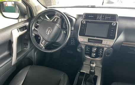 Toyota Land Cruiser Prado 150 рестайлинг 2, 2017 год, 4 500 000 рублей, 5 фотография