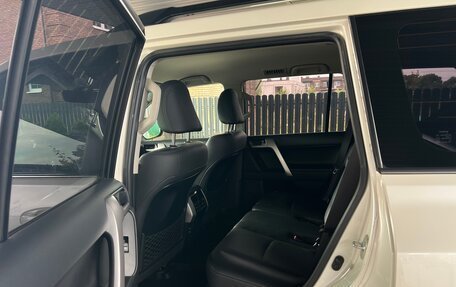 Toyota Land Cruiser Prado 150 рестайлинг 2, 2017 год, 4 500 000 рублей, 7 фотография