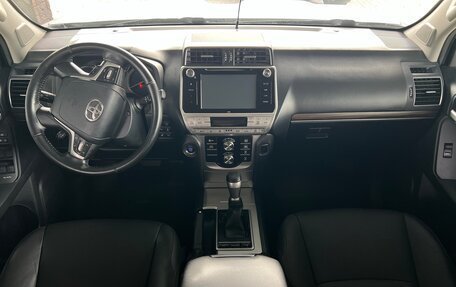 Toyota Land Cruiser Prado 150 рестайлинг 2, 2017 год, 4 500 000 рублей, 6 фотография