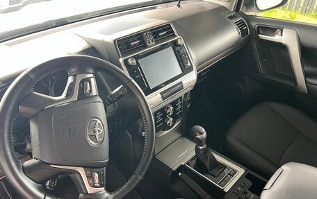 Toyota Land Cruiser Prado 150 рестайлинг 2, 2017 год, 4 500 000 рублей, 8 фотография