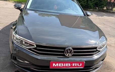 Volkswagen Passat B8 рестайлинг, 2020 год, 2 900 000 рублей, 2 фотография