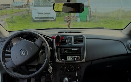 Renault Logan II, 2016 год, 900 000 рублей, 10 фотография