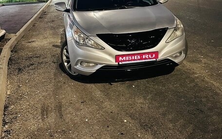 Hyundai Sonata VI, 2011 год, 1 030 000 рублей, 2 фотография
