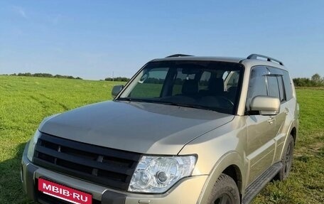 Mitsubishi Pajero IV, 2007 год, 2 500 000 рублей, 2 фотография