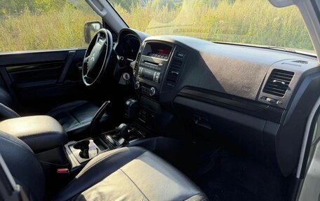 Mitsubishi Pajero IV, 2007 год, 2 500 000 рублей, 7 фотография