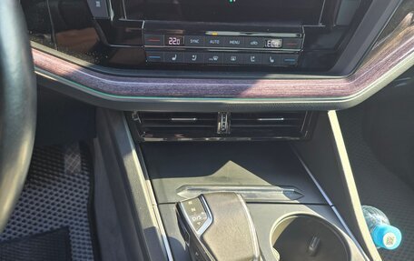 Volkswagen Touareg III, 2018 год, 4 090 000 рублей, 21 фотография
