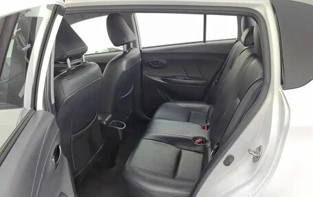 Toyota Yaris, 2022 год, 1 062 020 рублей, 20 фотография