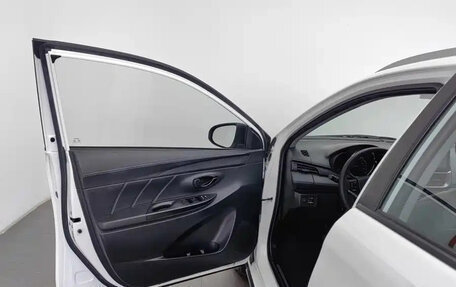 Toyota Yaris, 2022 год, 1 062 020 рублей, 12 фотография