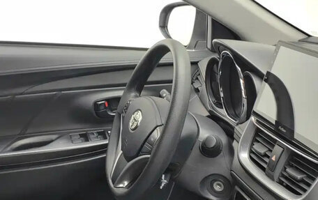 Toyota Yaris, 2022 год, 1 062 020 рублей, 17 фотография